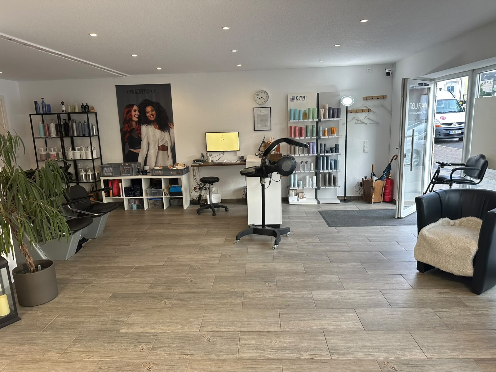 Heller Friseur- und Nagelsalon New Flair in Bochum-Höntrop